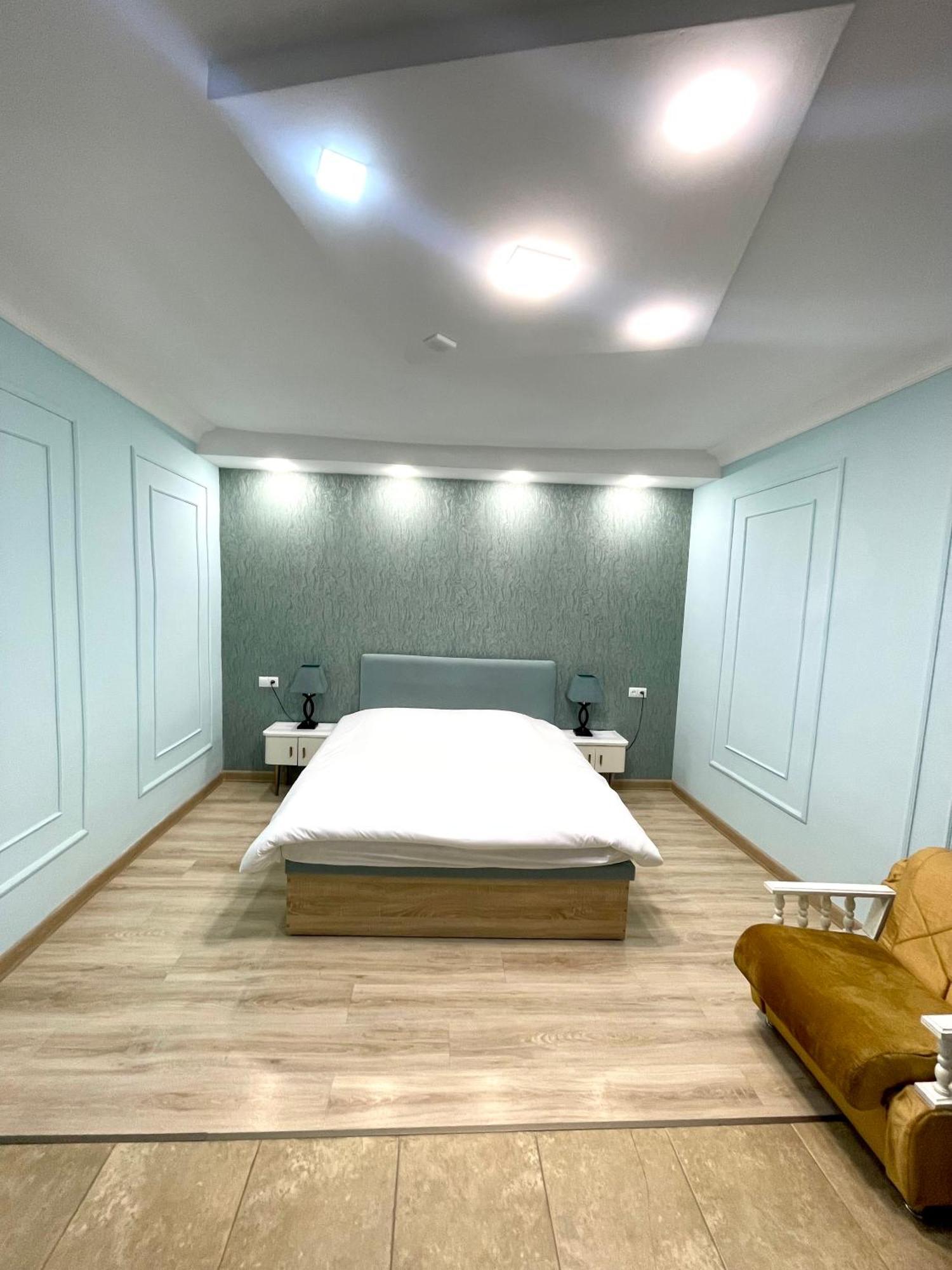 Santorini Hotel & Hostel Yerevan Exterior photo
