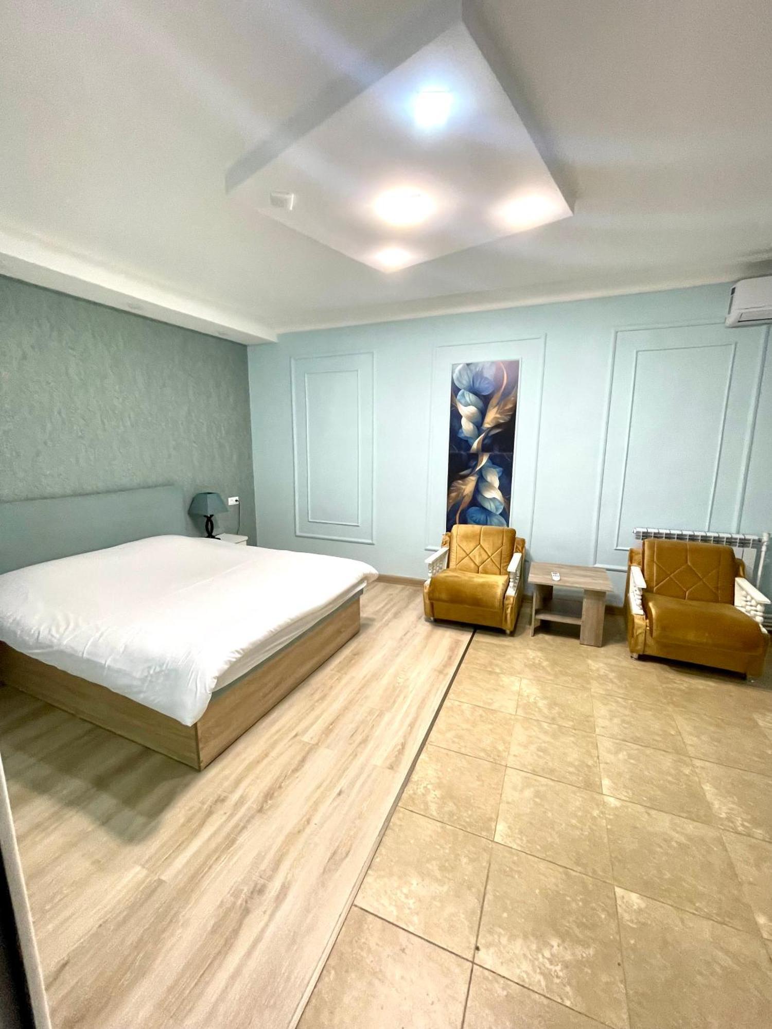 Santorini Hotel & Hostel Yerevan Exterior photo